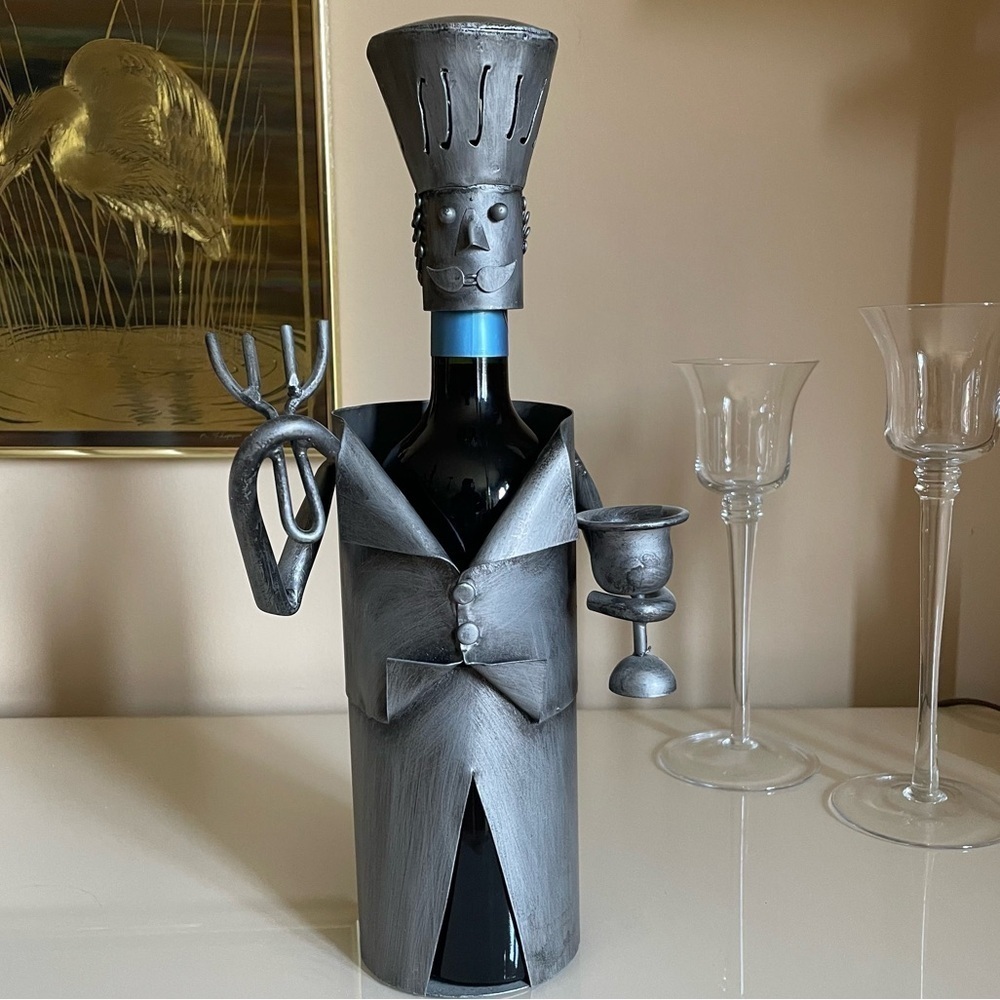 Vintage decorative metallic wine holder
